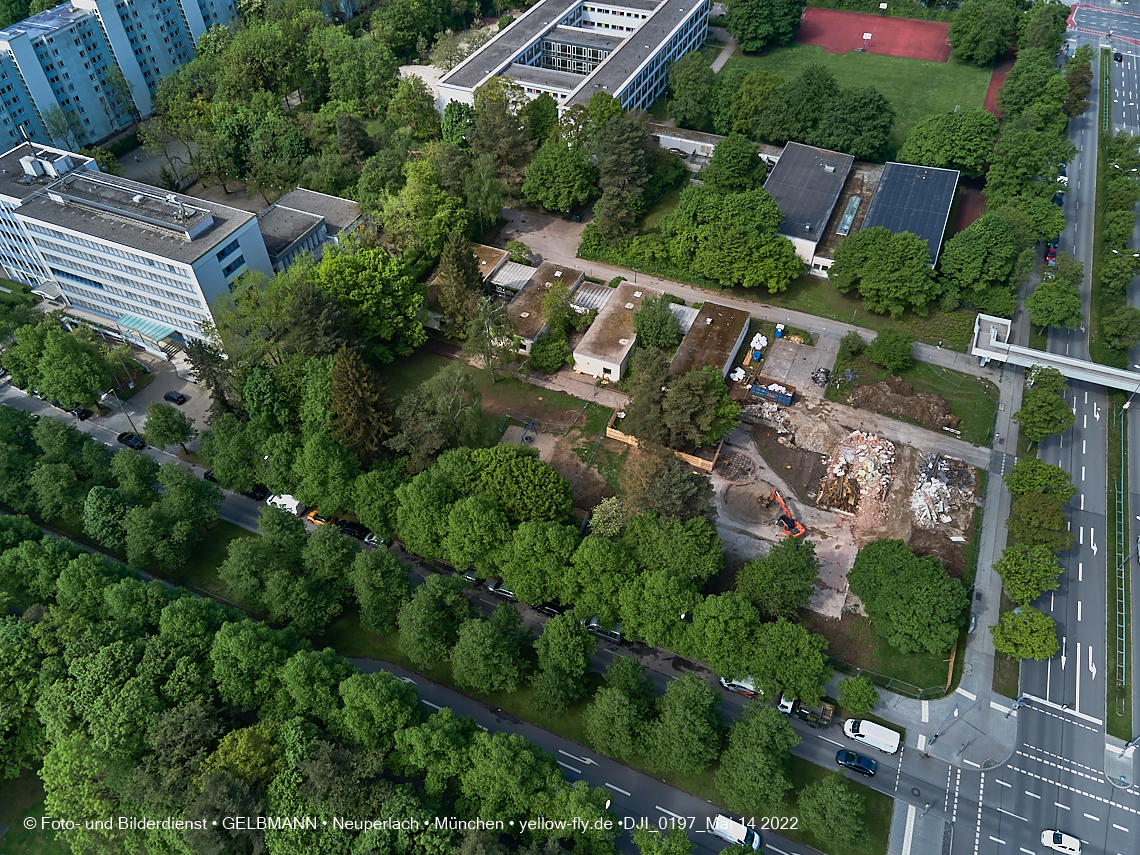 14.05.2022 - Luftbilder von der Baustelle Haus für Kinder in Neuperlach